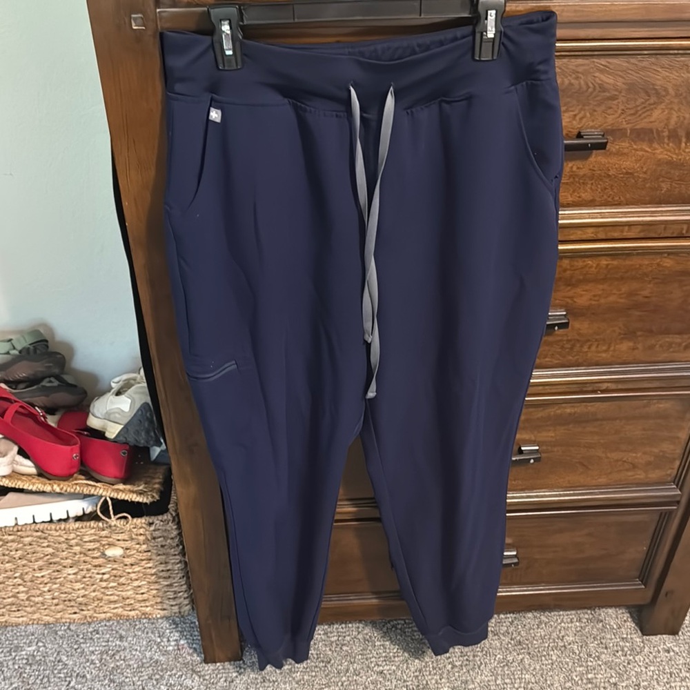 Women’s figs scrub bottoms